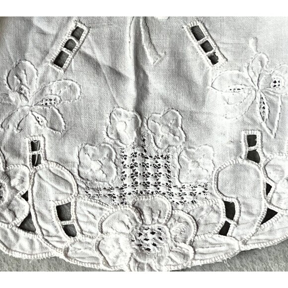 Girls Pinafore Apron Size 7 Cotton Lace Cutouts & Scalloped Edges Vintage Gift - Picture 8 of 8